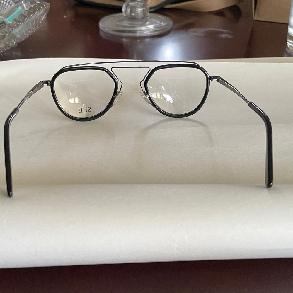 Men’s Black Frame Eyeglasses - Modern Geometric Design - Picture 5 of 7